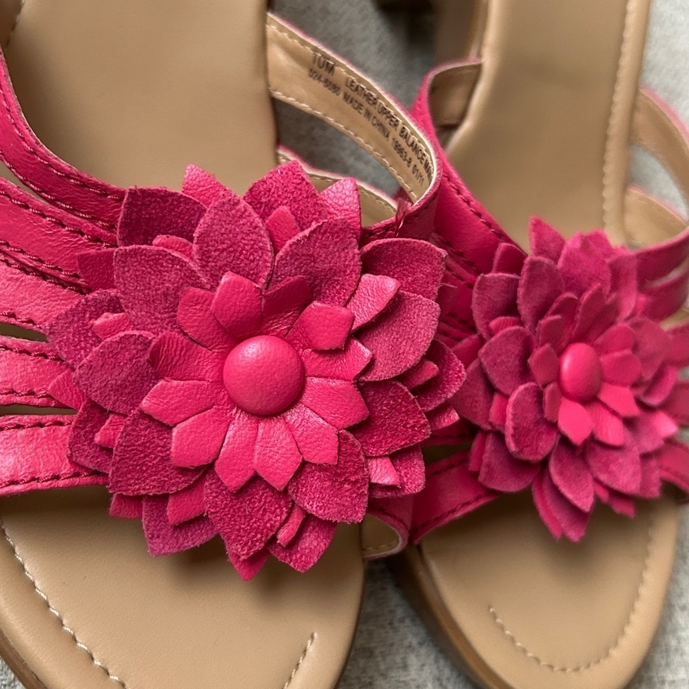 St. John’s Bay Pink Leather Flower Sandals Heeled Mules size 10 - Picture 5 of 13